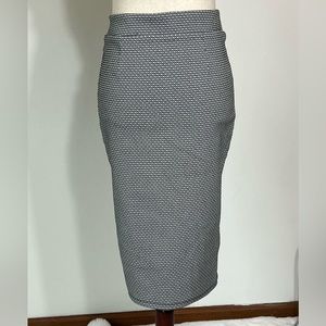 Pencil Midi skirt | Size M | Black and white